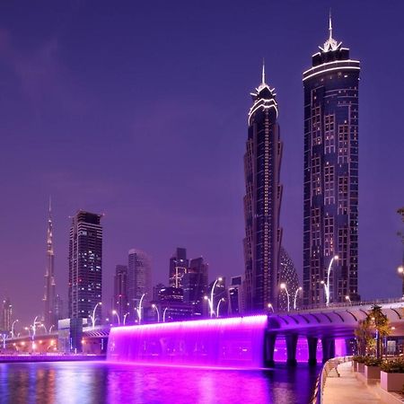 Jw Marriott Marquis Hotel Dubai Exterior foto The twin towers of Jumeirah Rotana
