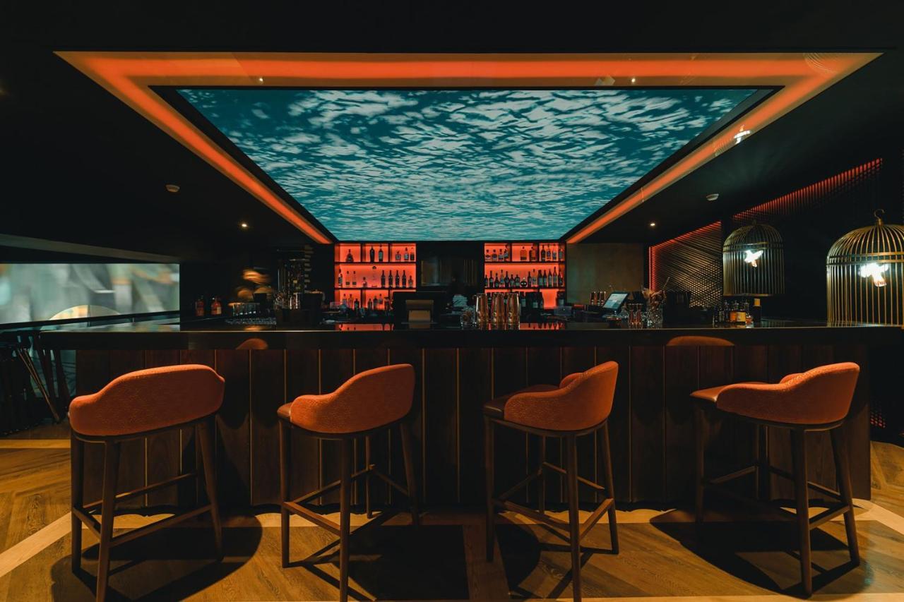Jw Marriott Marquis Hotel Dubai Exterior foto The bar at the restaurant