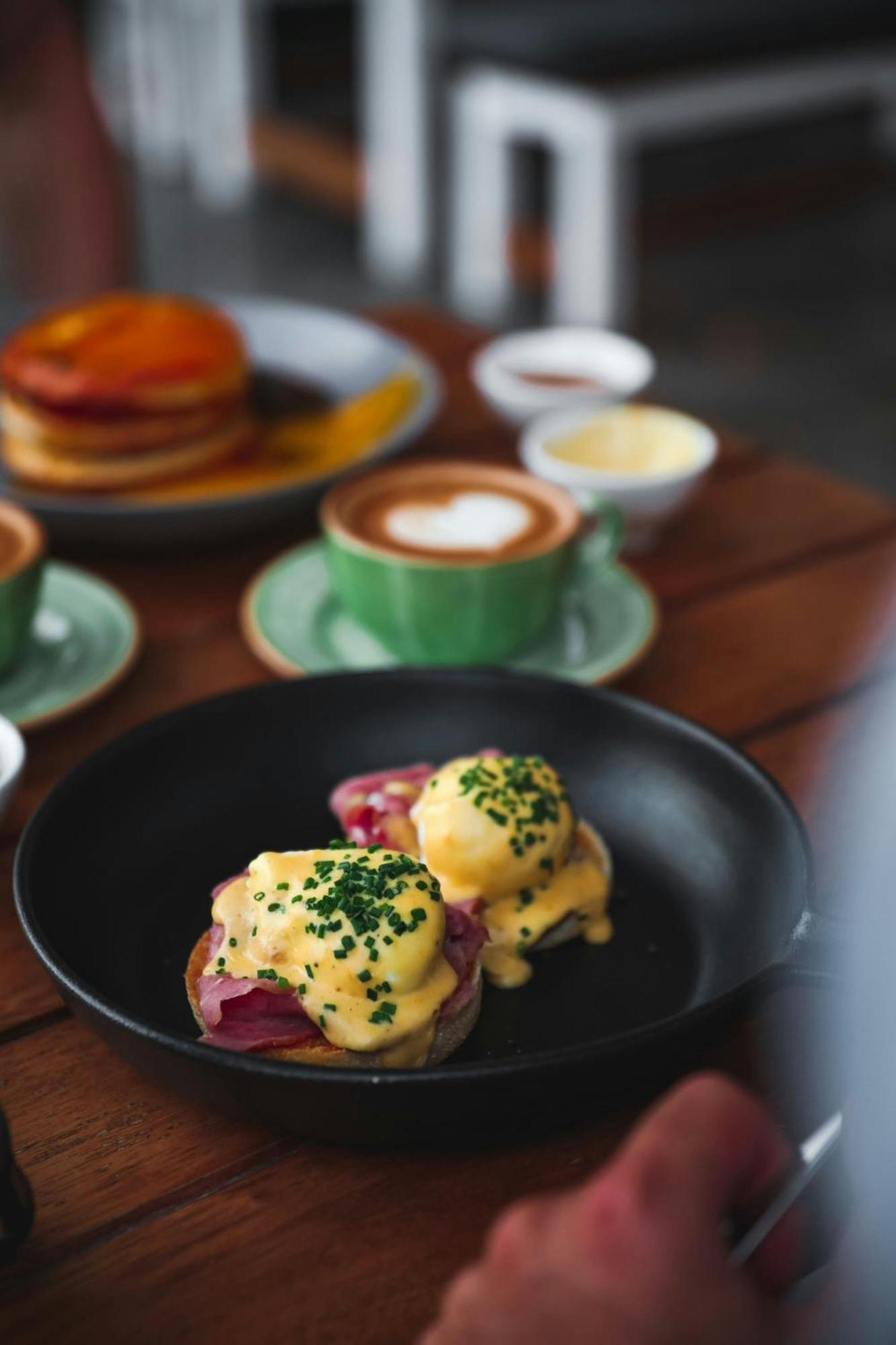 Jw Marriott Marquis Hotel Dubai Exterior foto Eggs Benedict