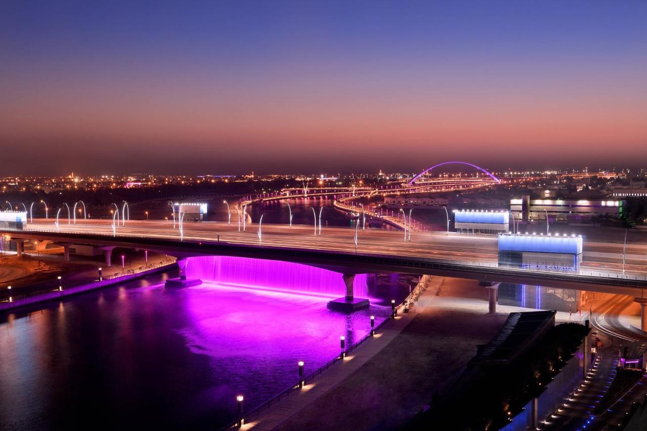 Jw Marriott Marquis Hotel Dubai Exterior foto The bridge at night